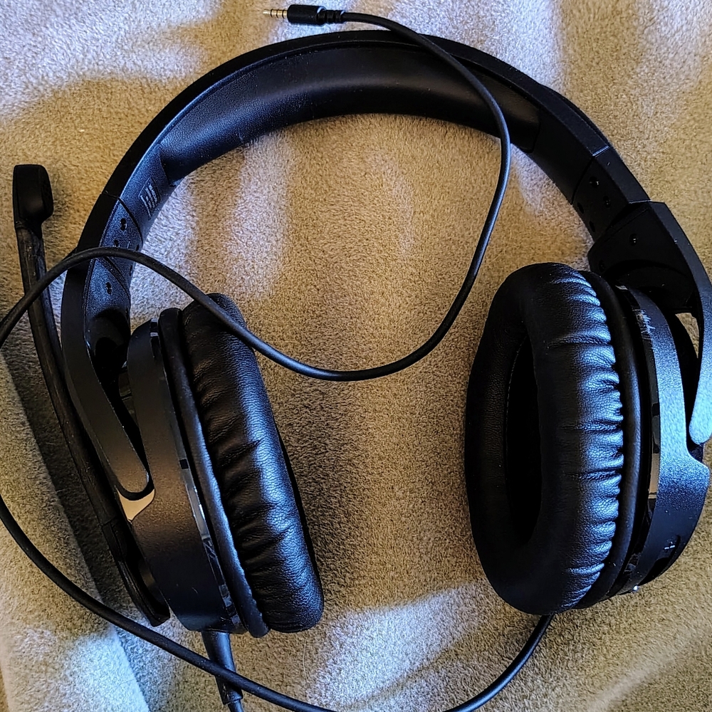 Black Hyper X Over-Ear Headphones With Headset. Untested